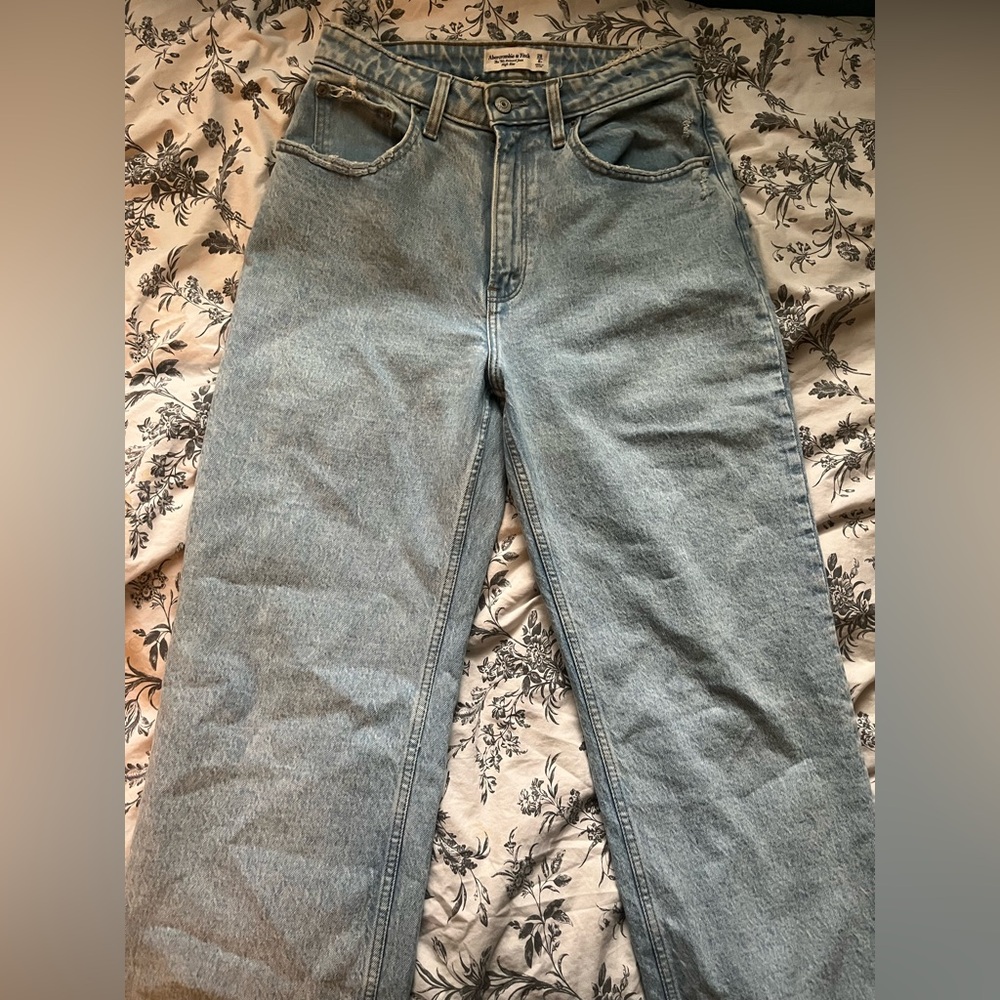 Abercrombie Curve Love 90’s Relaxed Jeans